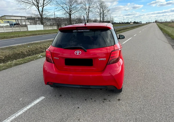 Toyota Yaris cena 42000 przebieg: 118183, rok produkcji 2015 z Żuromin małe 137